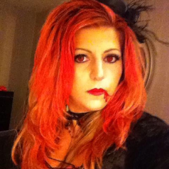 Gothic Vampira Costume - XL - Picture 12 of 16